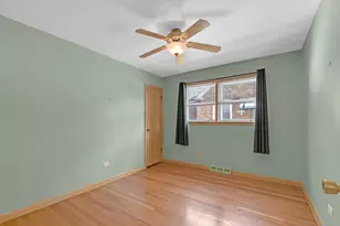 9804 S Springfield Ave, Evergreen Park, IL 60805 - Photo 5