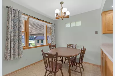 9804 S Springfield Avenue, Evergreen Park, IL 60805 - Photo 13