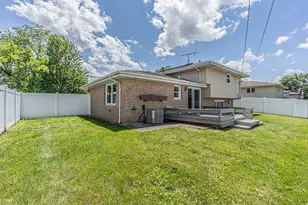 1320 E 169th Pl, South Holland, IL 60473 - Photo 23