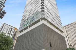 550 N St Clair St, Chicago, IL 60611 - Photo 1