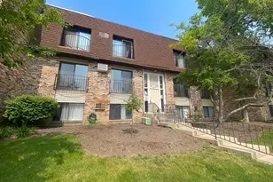 182 S Waters Edge Dr, Glendale Heights, IL 60139 - Photo 1