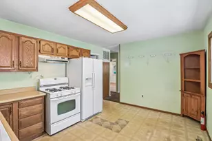 91 Bay Rd, Fox Lake, IL 60020 - Photo 9