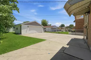 9117 S St Louis Ave, Evergreen Park, IL 60805 - Photo 19