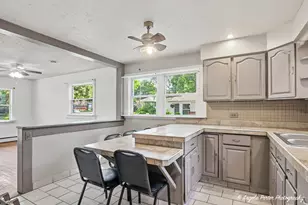 451 S Lakeshore Dr, Mundelein, IL 60060 - Photo 9