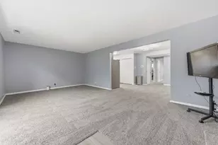 643 N Carroll Pkwy, Glenwood, IL 60425 - Photo 5