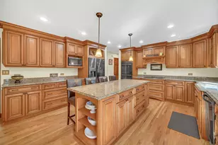 1113 Loyola Dr, Libertyville, IL 60048 - Photo 9