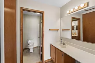 7050 Brighton Ct, Woodridge, IL 60517 - Photo 19