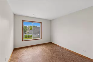 7050 Brighton Ct, Woodridge, IL 60517 - Photo 15