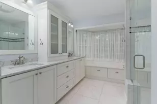1701 Sweetbriar Dr, Bloomington, IL 61701 - Photo 25