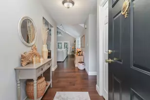 1701 Sweetbriar Dr, Bloomington, IL 61701 - Photo 3