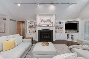 1701 Sweetbriar Dr, Bloomington, IL 61701 - Photo 9
