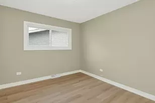 235 Norman Ct, Des Plaines, IL 60016 - Photo 11