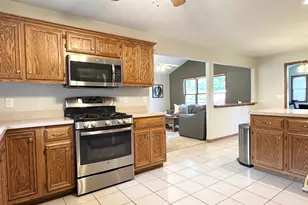 1602 Sun Ridge Dr, Bourbonnais, IL 60914 - Photo 9