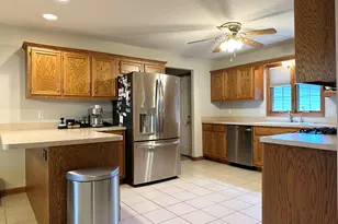 1602 Sun Ridge Dr, Bourbonnais, IL 60914 - Photo 7