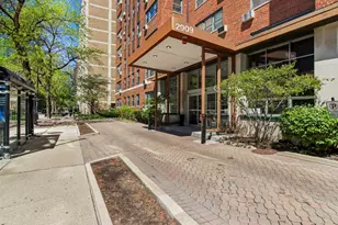 2909 N Sheridan Rd, Chicago, IL 60657 - Photo 3
