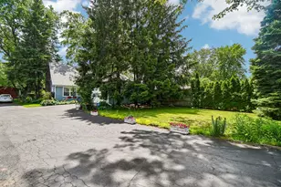 7 Columbus Pkwy, Buffalo Grove, IL 60089 - Photo 3