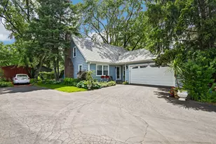 7 Columbus Pkwy, Buffalo Grove, IL 60089 - Photo 1