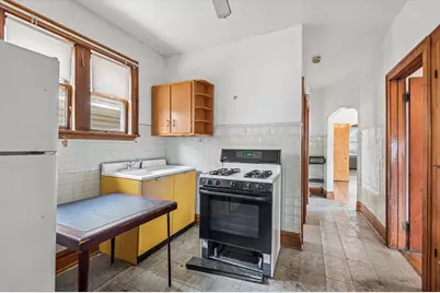3039 N Gresham Avenue, Chicago, IL 60618 - Photo 3
