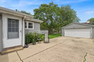 239 Brice Ave, Mundelein, IL 60060 - Photo 3