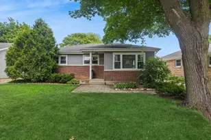 239 Brice Ave, Mundelein, IL 60060 - Photo 1