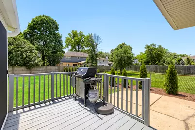 1325 E Lake Avenue, Glenview, IL 60025 - Photo 39