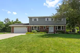 1211 W Marion Rd, Arlington Heights, IL 60004 - Photo 1