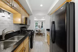 2013 Country Club Dr, Woodridge, IL 60517 - Photo 9