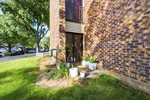 2013 Country Club Dr, Woodridge, IL 60517 - Photo 5