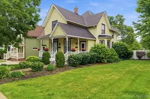 202 N 5th St, Saint Charles, IL 60174 - Photo 1