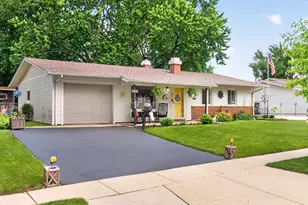 1009 Stratford Cir, Streamwood, IL 60107 - Photo 1