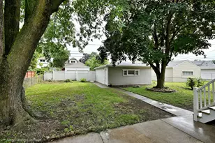 6424 Sinclair Ave, Berwyn, IL 60402 - Photo 5