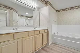 2071 Avalon Ct, Northbrook, IL 60062 - Photo 11