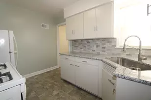 704 Woodlawn Ave, Joliet, IL 60435 - Photo 17