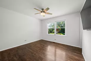 365 Pebblecreek Dr, Lake Zurich, IL 60047 - Photo 9