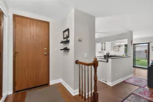 842 N Cross Creek Dr, Roselle, IL 60172 - Photo 5