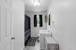 423 E Front St, Gilman, IL 60938 - Photo 5