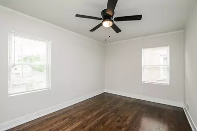 10048 S Saint Lawrence Avenue, Chicago, IL 60628 - Photo 9