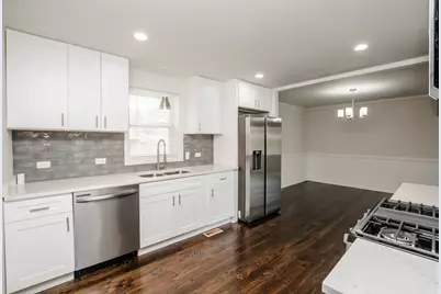 10048 S Saint Lawrence Avenue, Chicago, IL 60628 - Photo 5