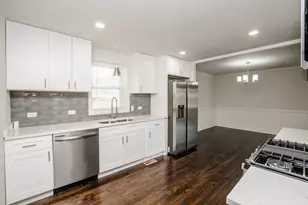 10048 S St Lawrence Ave, Chicago, IL 60628 - Photo 5