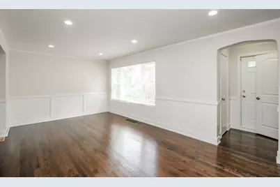 10048 S Saint Lawrence Avenue, Chicago, IL 60628 - Photo 3