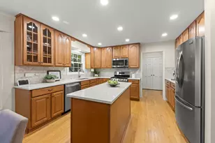 706 Alexandria Dr, Naperville, IL 60565 - Photo 9