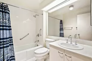 110 E Delaware Pl, Chicago, IL 60611 - Photo 11