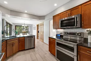 1320 E Sanborn Dr, Palatine, IL 60074 - Photo 9