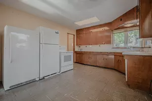 3212 Elisha Ave, Zion, IL 60099 - Photo 9