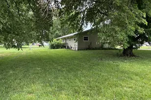 301 S 2nd St, Walnut, IL 61376 - Photo 5