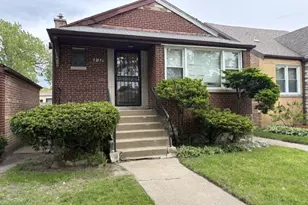 8153 S Marquette Ave, Chicago, IL 60617 - Photo 1