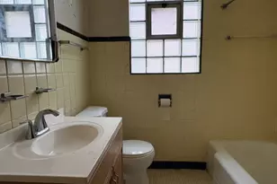 8153 S Marquette Ave, Chicago, IL 60617 - Photo 7