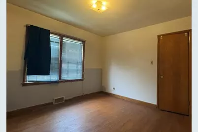 8153 S Marquette Avenue, Chicago, IL 60617 - Photo 9