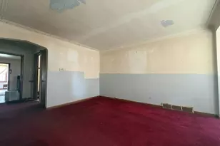 8153 S Marquette Ave, Chicago, IL 60617 - Photo 3