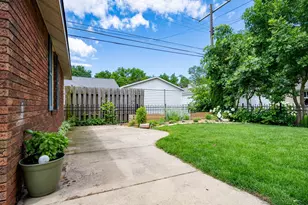513 Kreitzer Ave, Bloomington, IL 61701 - Photo 29